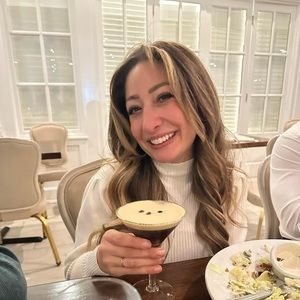 Meet your Posher, Caitlin